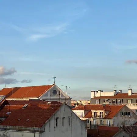 Guestready - Rare Terrace Apt, Historic Center Lissabon