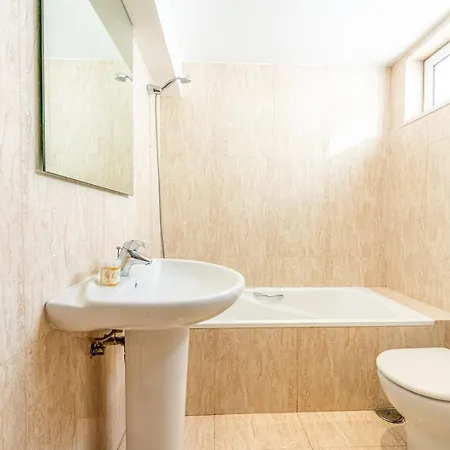 Guestready - Rare Terrace Apt, Historic Center Apartment Lissabon