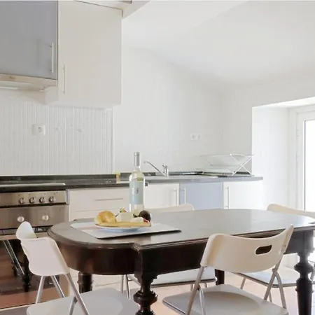 Guestready - Rare Terrace Apt, Historic Center Lissabon
